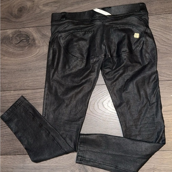 WR.UP Faux Snake Size 6 with a 25” inseam perfect condition - Picture 9 of 12